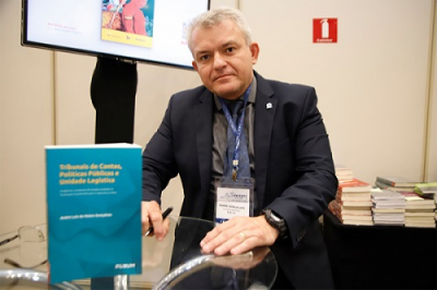 Livro de autoria de Conselheiro do TCE Tocantins é lançado durante Encontro Nacional dos TCs