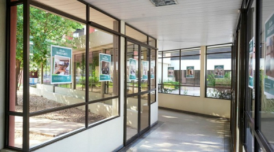 Iscon homenageia professores com exposição de fotos de servidores instrutores