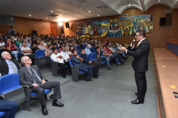 Prefeitos e equipe técnica recebem orientações no Dia Nacional dos Tribunais de Contas