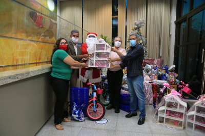 Sonhos realizados! TCE/TO entrega presentes do “Papai Noel dos Correios”