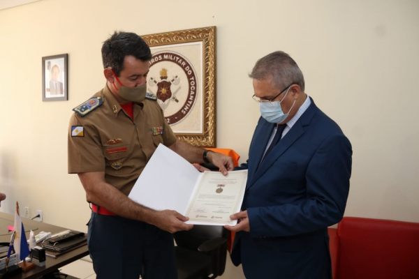 Conselheiro corregedor do Tribunal de Contas do Tocantins recebe comenda do Corpo de Bombeiros