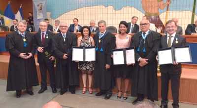 Servidores são homenageados com Medalha do Mérito Funcional