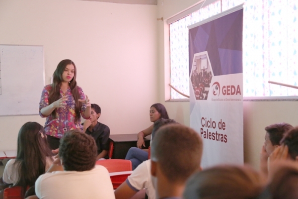 Palestra sobre Controle Social é realizada na Escola Municipal Luiz Gonzaga