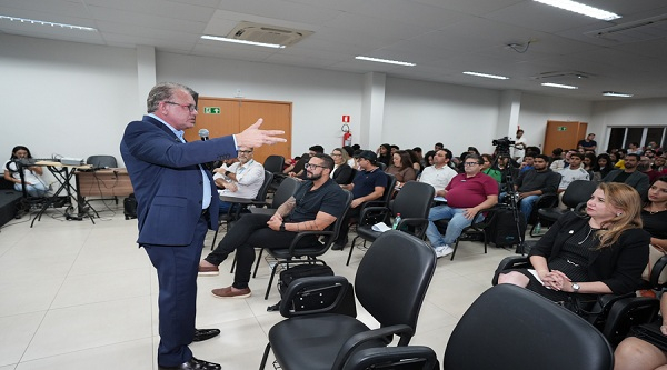 Conselheiro do TCETO ministra aula magna para mestrandos da UFT