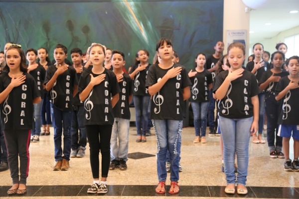 Semana da Biblioteca: apresentação de coral infantil marca o segundo dia de atividades