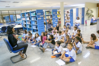 Biblioteca recebe alunos da Escola Antônio Gonçalves de Carvalho Filho