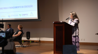 Conselheira Doris conduz painel no Simpósio Nacional de Educação