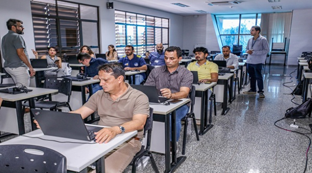 Oficina sobre Inteligência Artificial aplicada ao desenvolvimento de software tem início...